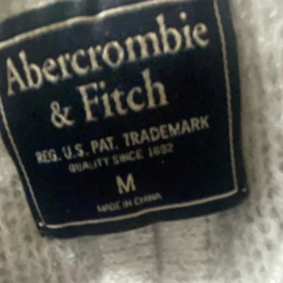 Abercrombie & Fitch - Picture 3 of 4